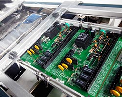 Leiterplattenbestückung, SMD- und THT-Bestückung manuell und mit Automaten